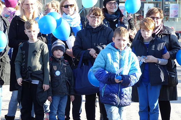 Niebieski Lębork. Podsumowanie kwietniowych Dni Autyzmu.