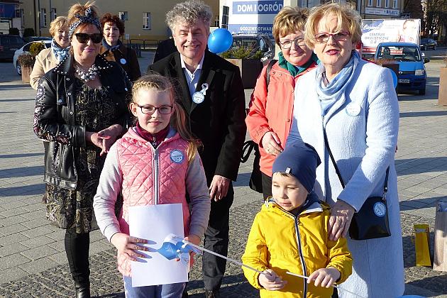 Niebieski Lębork. Podsumowanie kwietniowych Dni Autyzmu.