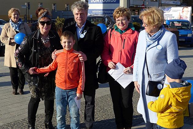 Niebieski Lębork. Podsumowanie kwietniowych Dni Autyzmu.