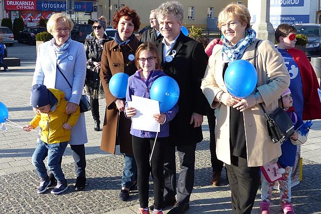 Niebieski Lębork. Podsumowanie kwietniowych Dni Autyzmu.