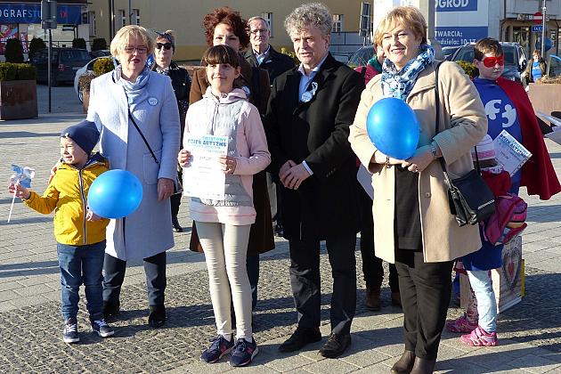 Niebieski Lębork. Podsumowanie kwietniowych Dni Autyzmu.