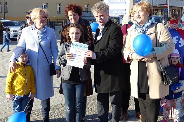 Niebieski Lębork. Podsumowanie kwietniowych Dni Autyzmu.