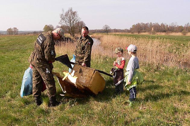 Akcja sprzątania rzeki Łeby po raz dziesiąty