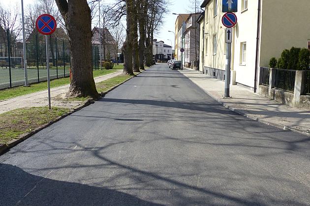 Nowy asfalt na placu Piastowskim i Wybickiego