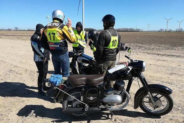 Zabytkowe motocykle rywalizowały na drogach naszego powiatu