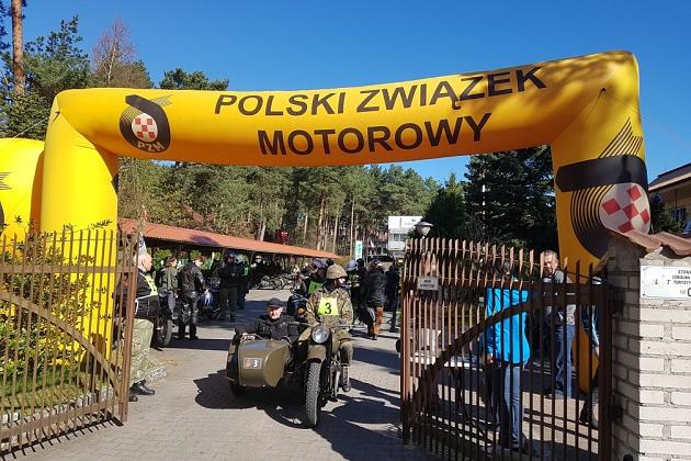 Zabytkowe motocykle rywalizowały na drogach naszego powiatu