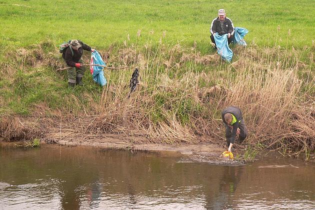 Posprzątano rzekę Łebę