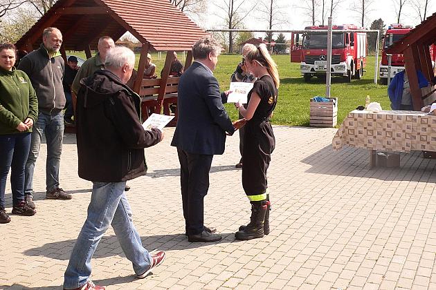 Posprzątano rzekę Łebę