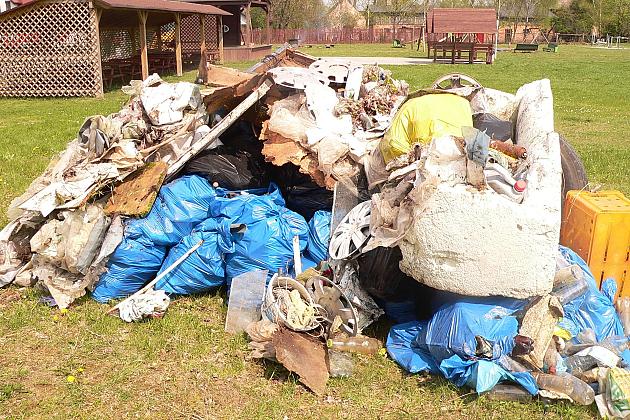 Posprzątano rzekę Łebę