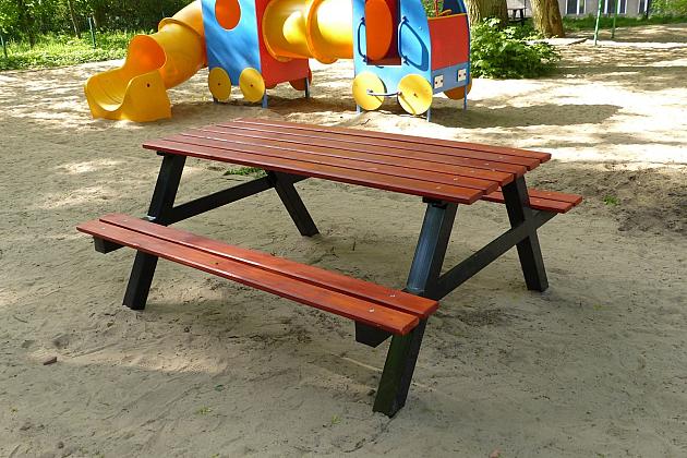 Nowe urządzenia na placu zabaw w Parku Chrobrego