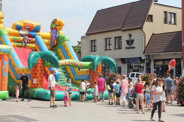 1 czerwca na placu Pokoju. Kraina dziecięcych marzeń