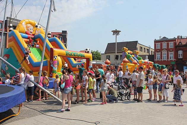1 czerwca na placu Pokoju. Kraina dziecięcych marzeń