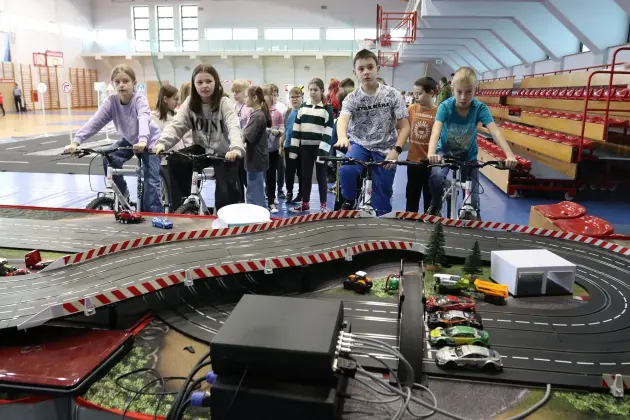 Edukacja przez zabawę – wyjątkowy piknik rowerowy dla czwartoklasistów