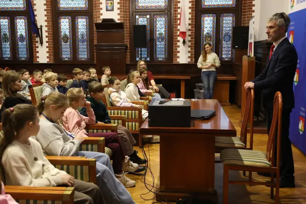 Uczniowie SP1 poznali kulisy pracy Urzędu Miejskiego w Lęborku