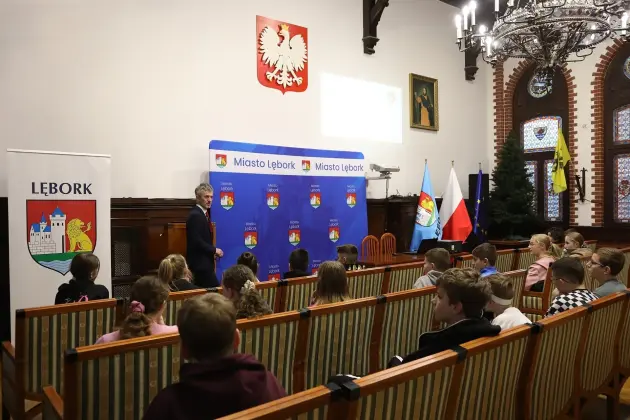 Uczniowie SP1 poznali kulisy pracy Urzędu Miejskiego w Lęborku