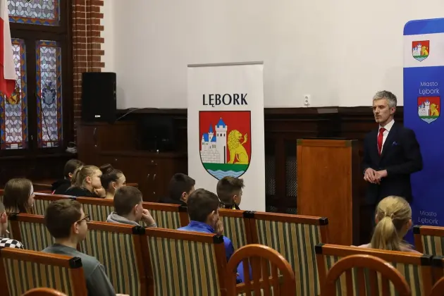 Uczniowie SP1 poznali kulisy pracy Urzędu Miejskiego w Lęborku
