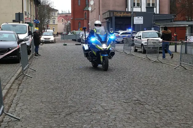 Uczennice z SP7 i uczniowie z Nowej Wsi Lęborskiej najszybsi w 33. Biegach Mikołajkowych w Lęborku