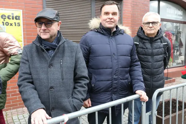 Uczennice z SP7 i uczniowie z Nowej Wsi Lęborskiej najszybsi w 33. Biegach Mikołajkowych w Lęborku