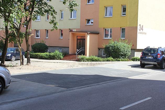 Miejsca parkingowe i bezpieczne przejście przy Przedszkolu nr 1