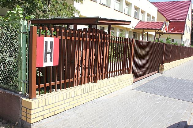 Miejsca parkingowe i bezpieczne przejście przy Przedszkolu nr 1