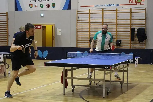 Tenis stołowy łączy pokolenia: od 10 do 83 lat na lęborskich mistrzostwach