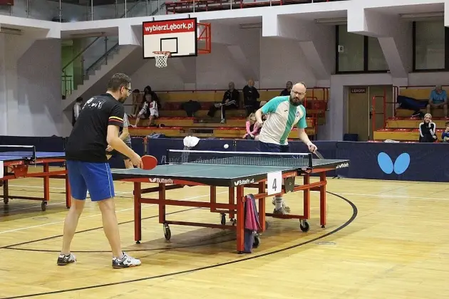 Tenis stołowy łączy pokolenia: od 10 do 83 lat na lęborskich mistrzostwach