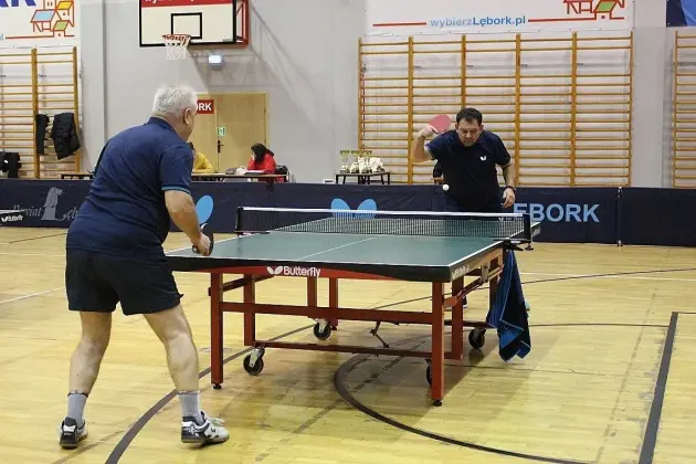 Tenis stołowy łączy pokolenia: od 10 do 83 lat na lęborskich mistrzostwach