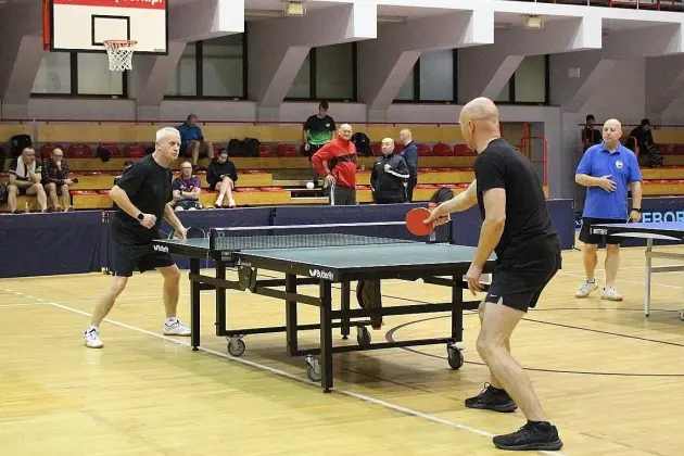 Tenis stołowy łączy pokolenia: od 10 do 83 lat na lęborskich mistrzostwach
