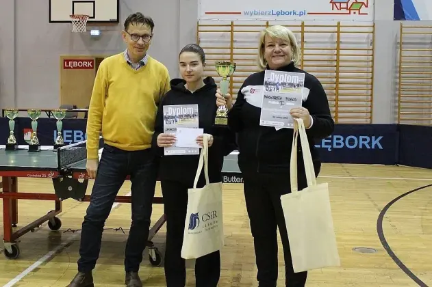 Tenis stołowy łączy pokolenia: od 10 do 83 lat na lęborskich mistrzostwach