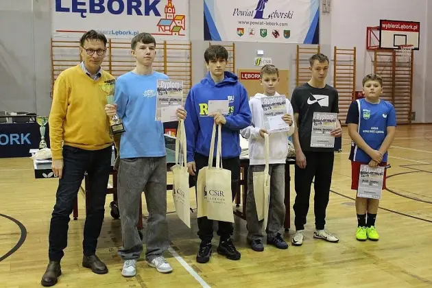Tenis stołowy łączy pokolenia: od 10 do 83 lat na lęborskich mistrzostwach