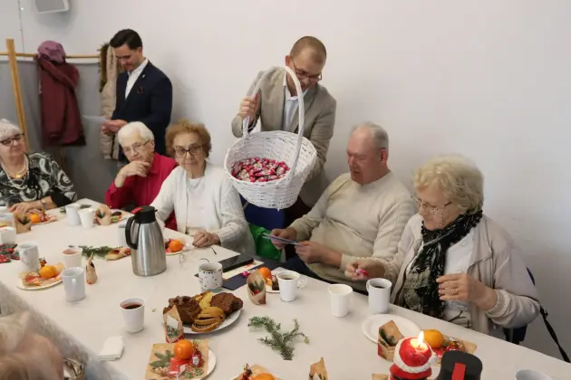 Opłatek, życzenia i kolędy – świąteczne spotkanie Ligi Kobiet Polskich