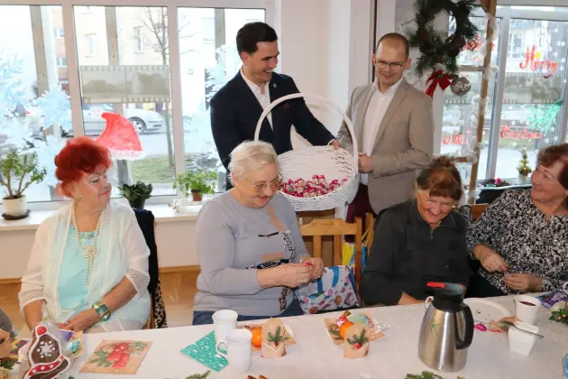 Opłatek, życzenia i kolędy – świąteczne spotkanie Ligi Kobiet Polskich