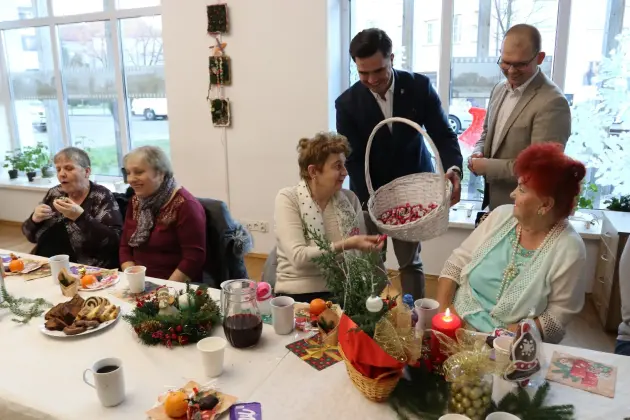 Opłatek, życzenia i kolędy – świąteczne spotkanie Ligi Kobiet Polskich