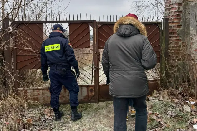 Apel służb miejskich o zwracanie uwagi na osoby potrzebujące pomocy