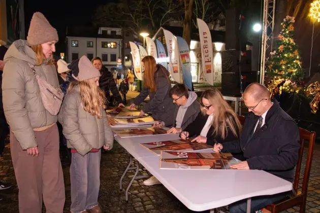 Miejskie kalendarze Lęborka na 2026 rok trafiły do mieszkańców