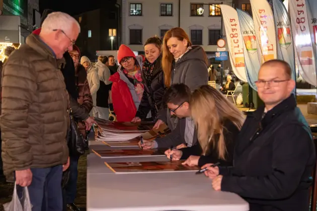 Miejskie kalendarze Lęborka na 2026 rok trafiły do mieszkańców