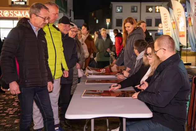 Miejskie kalendarze Lęborka na 2026 rok trafiły do mieszkańców