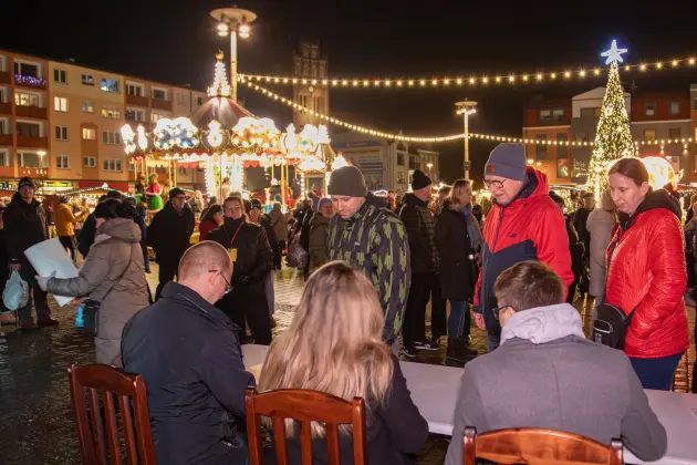 Miejskie kalendarze Lęborka na 2026 rok trafiły do mieszkańców