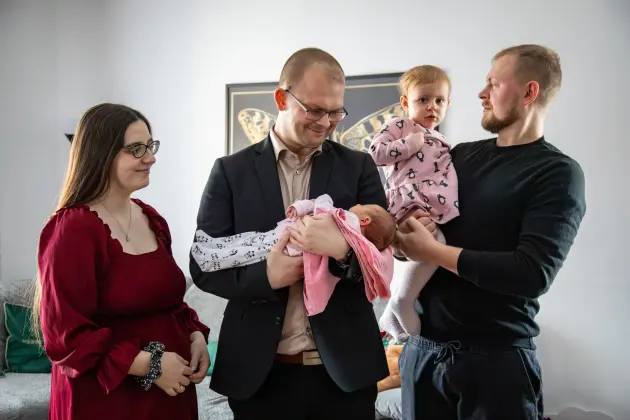 Burmistrz z wizytą i wyprawką dla pierwszej Lęborczanki urodzonej w 2026 roku