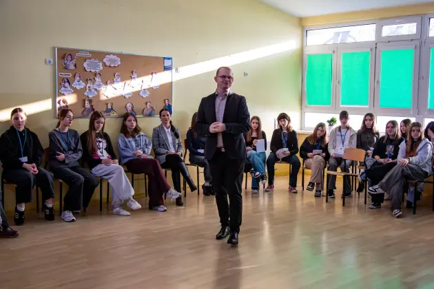 Lekcja obywatelska w SP 5 – burmistrz odpowiadał na pytania uczniów