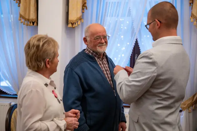 Złote Gody w lęborskim ratuszu – dwie pary świętowały 50-lecie małżeństwa