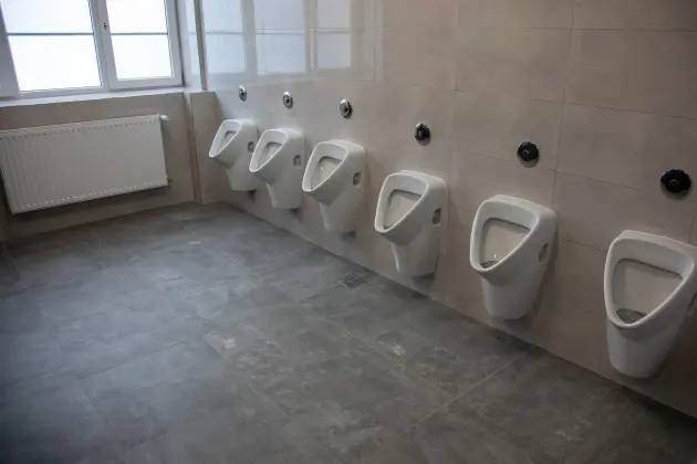 Toalety bez barier w lęborskich szkołach - SP1 już po remoncie, SP8 w trakcie prac