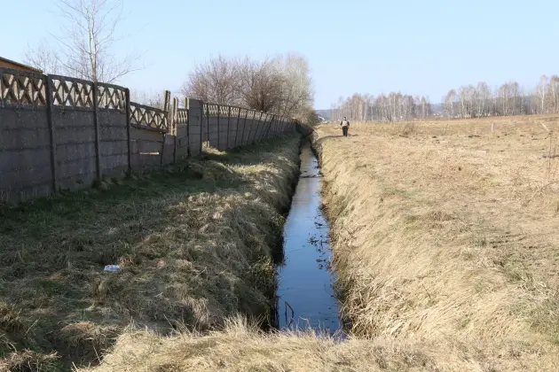Wiosenne porządki w Lęborku - trwa konserwacja rowów melioracyjnych