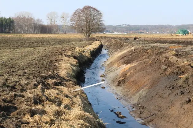 Wiosenne porządki w Lęborku - trwa konserwacja rowów melioracyjnych
