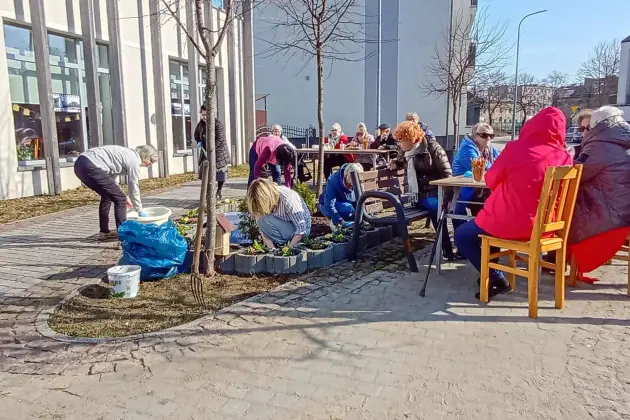 Wspólne działania dzieci i seniorów wokół Bazy