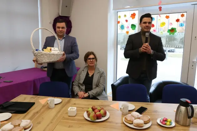 Z serdecznymi życzeniami z okazji Dnia Kobiet