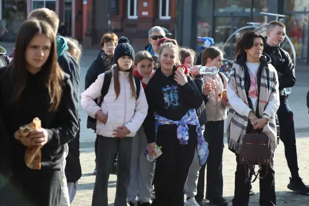 Wiosna przyszła do Lęborka! Setki dzieci w barwnym korowodzie