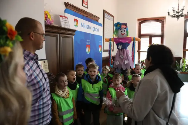 Wiosna przyszła do Lęborka! Setki dzieci w barwnym korowodzie