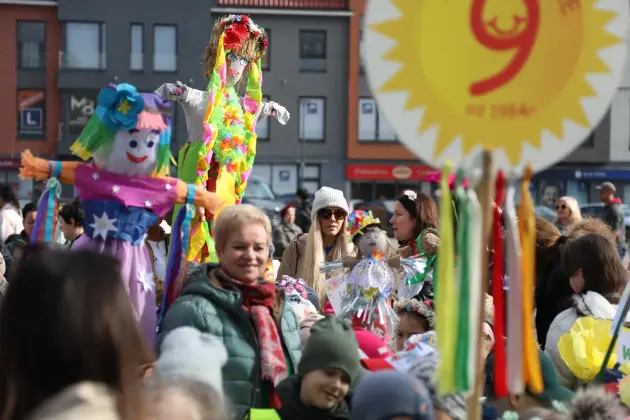 Wiosna przyszła do Lęborka! Setki dzieci w barwnym korowodzie