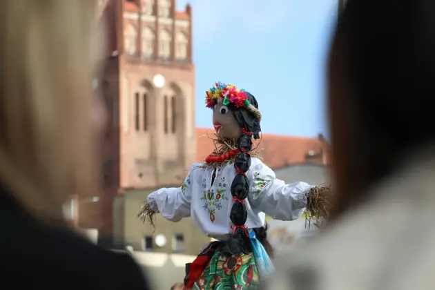 Wiosna przyszła do Lęborka! Setki dzieci w barwnym korowodzie
